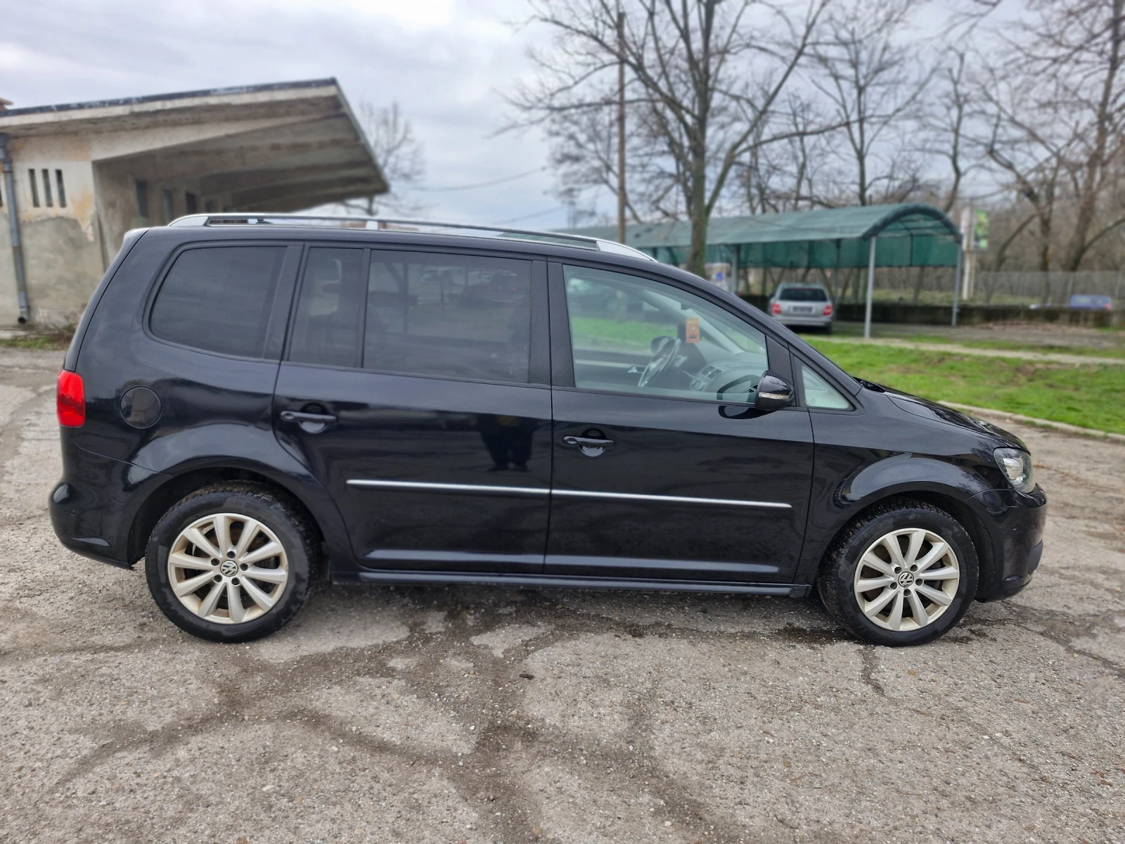 VW Touran 2.0 TDI HIGHLINE - изображение 6