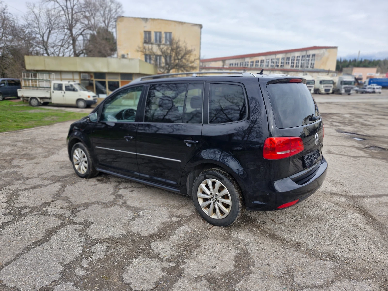 VW Touran 2.0 TDI HIGHLINE - изображение 3