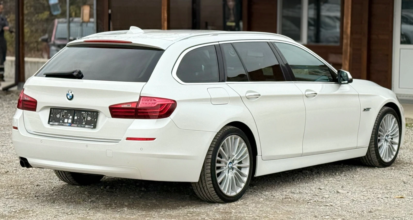 BMW 530 258 * X-Drive* * SAT* * HUD* * Face-Lift*  | Mobile.bg   6