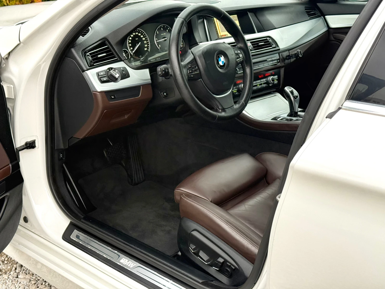 BMW 530 258 * X-Drive* * SAT* * HUD* * Face-Lift*  | Mobile.bg   10