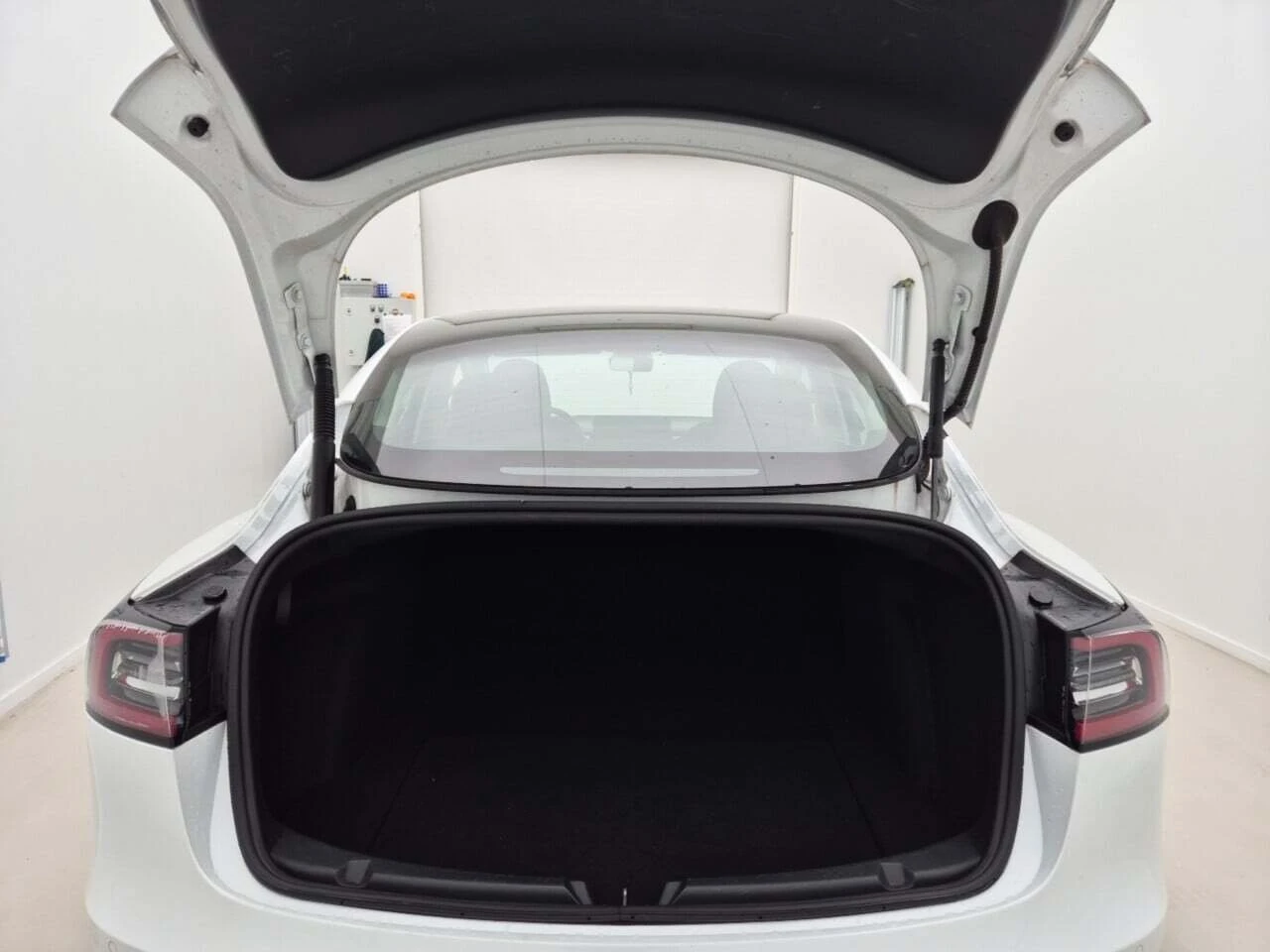 Tesla Model 3 LONG RANGE AWD - изображение 5