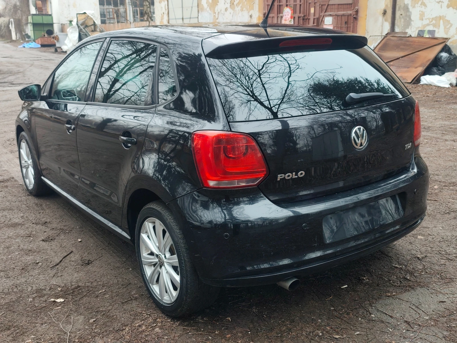VW Polo 1.6 TDI АВТОМАТИК - изображение 3