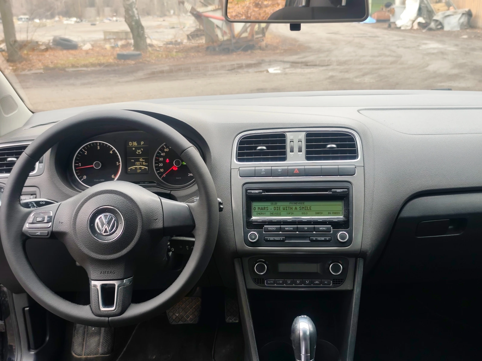 VW Polo 1.6 TDI АВТОМАТИК - изображение 7