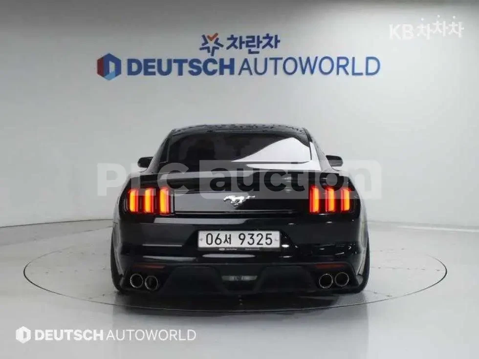 Ford Mustang 2.3 ECOBOOST* КОЖА* ПОДГРЕВИ* ОБДУХВАНЕ* НАВИГАЦИЯ, снимка 4 - Автомобили и джипове - 53988560
