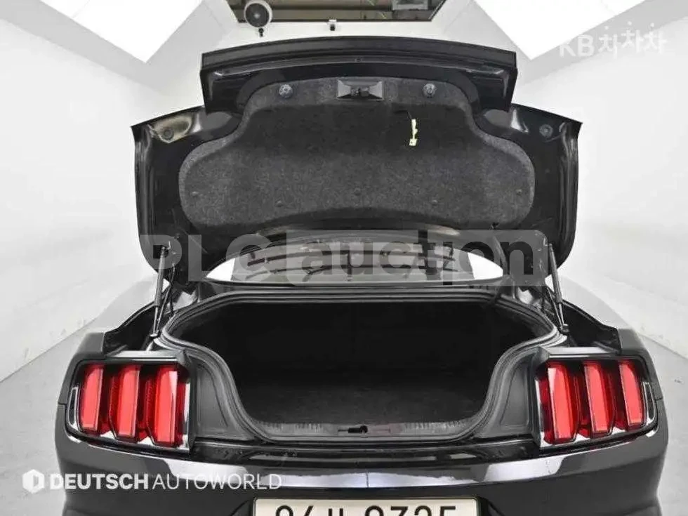 Ford Mustang 2.3 ECOBOOST* КОЖА* ПОДГРЕВИ* ОБДУХВАНЕ* НАВИГАЦИЯ, снимка 5 - Автомобили и джипове - 53988560