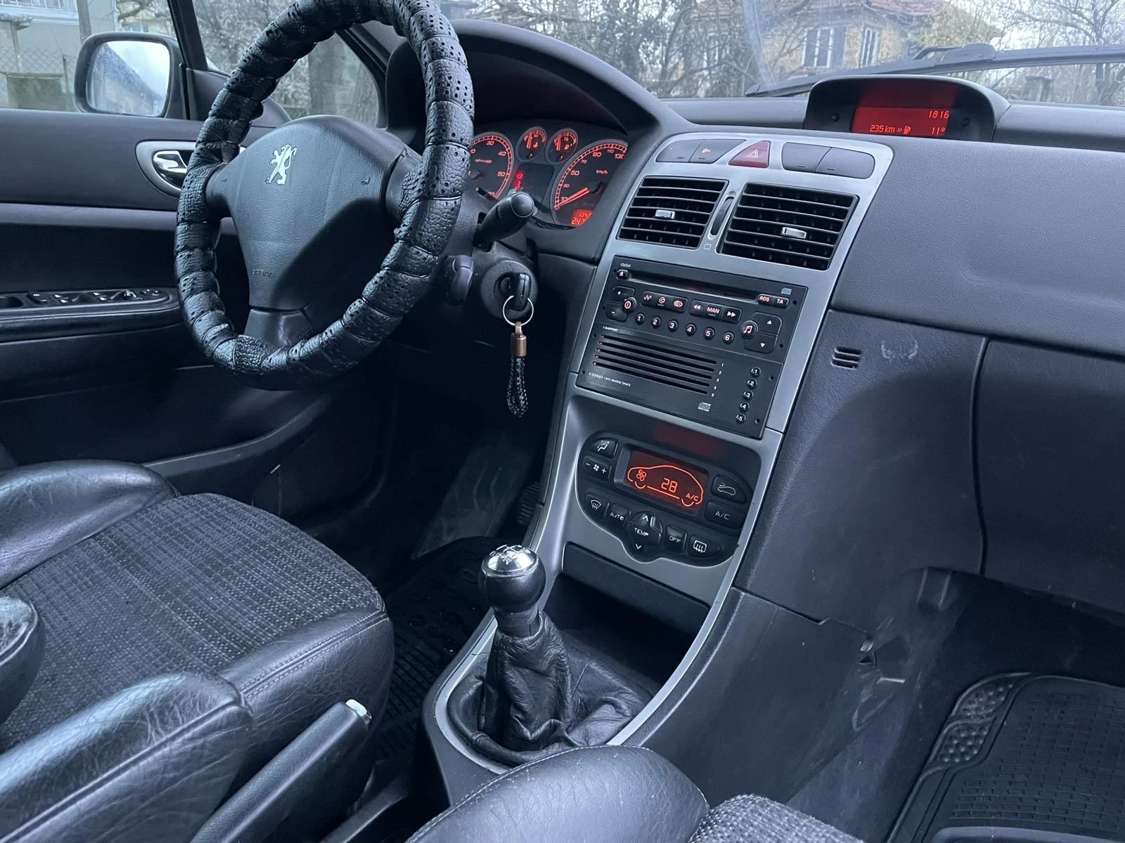 Peugeot 307 2.0HDi, снимка 11 - Автомобили и джипове - 54074127