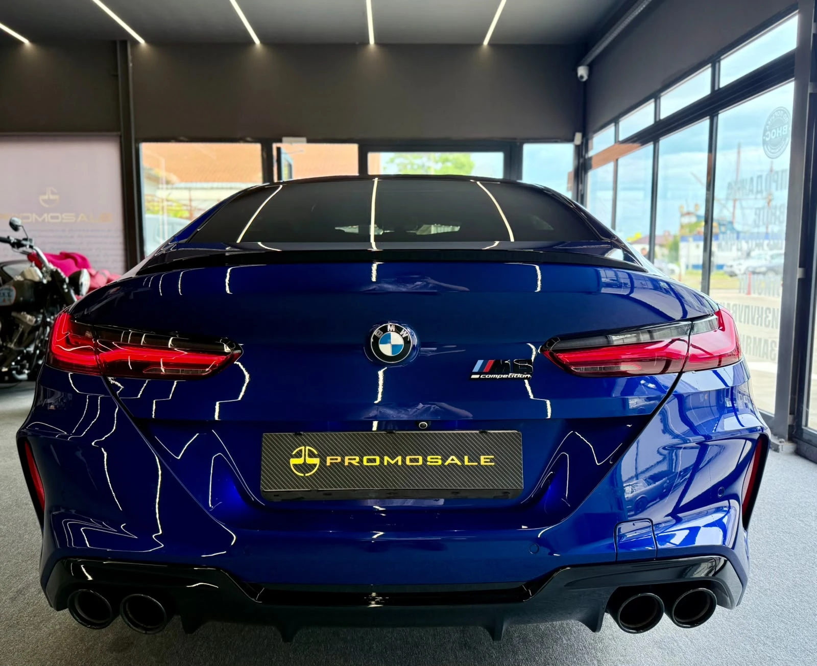 BMW M8 Competition* B&W* Carbon* Гаранционен* Лизинг, снимка 5 - Автомобили и джипове - 54748017