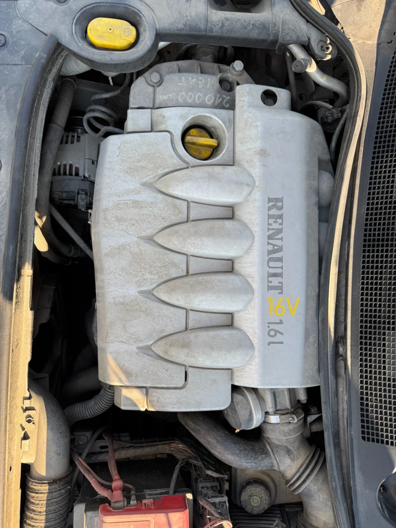 Renault Megane 1.6, снимка 5 - Автомобили и джипове - 55192716