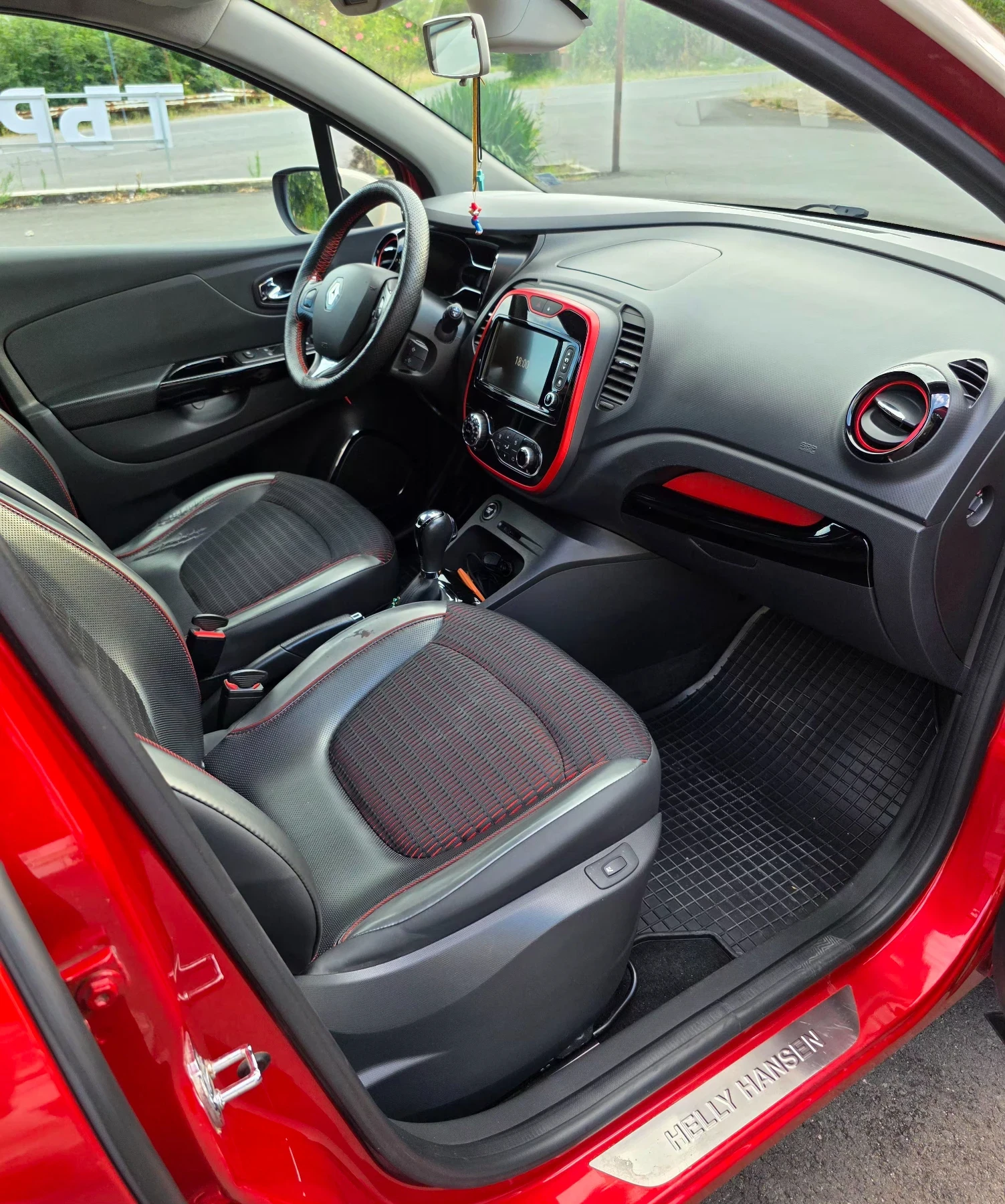 Renault Captur HELLY HANSEN, снимка 8 - Автомобили и джипове - 55578725