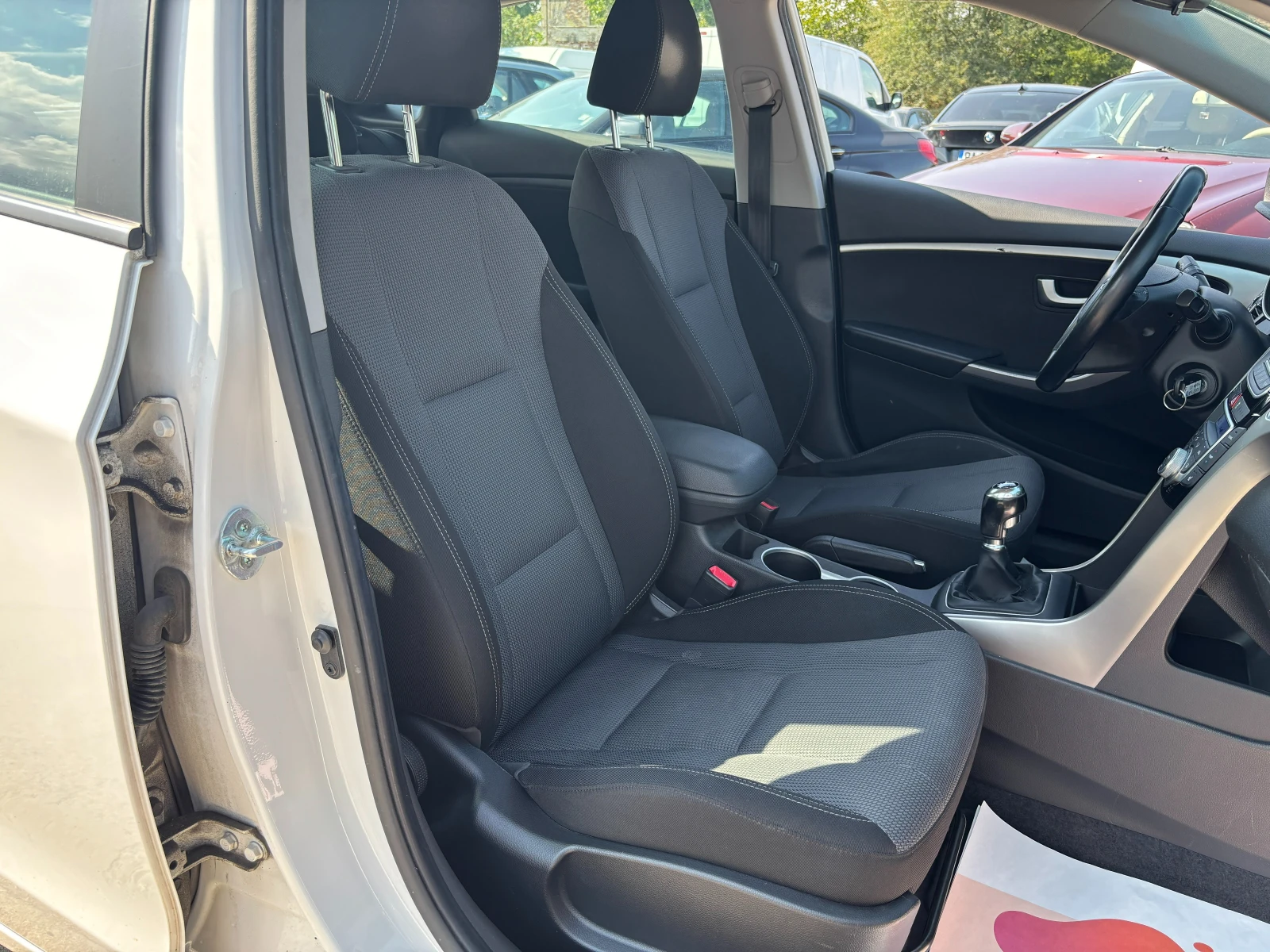 Hyundai I30 1.6 CRDI 128 к.с , снимка 14 - Автомобили и джипове - 55655471