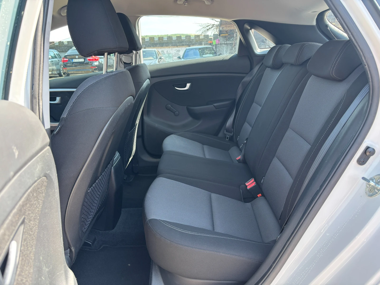 Hyundai I30 1.6 CRDI 128 к.с , снимка 12 - Автомобили и джипове - 55655471