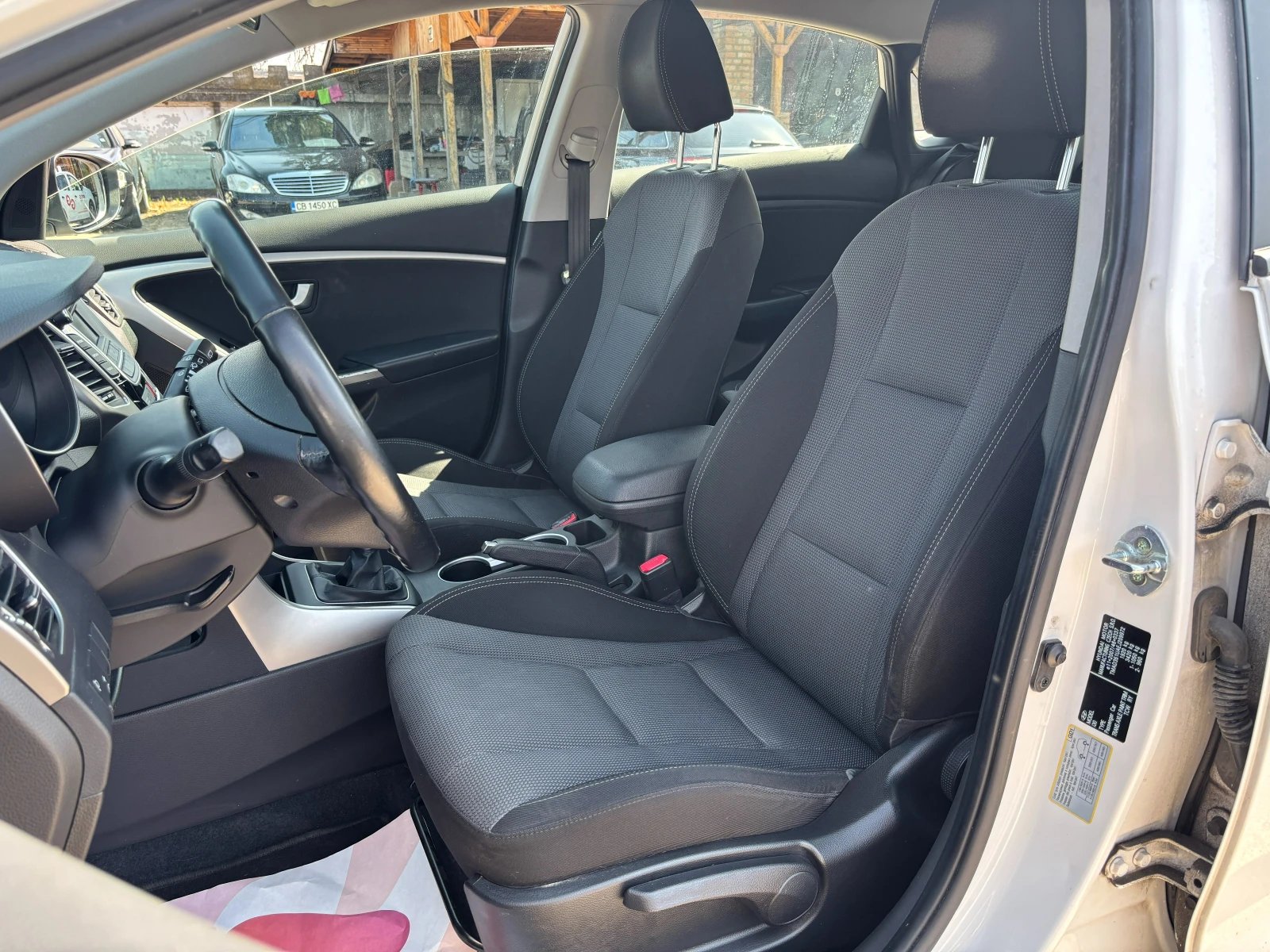 Hyundai I30 1.6 CRDI 128 к.с , снимка 10 - Автомобили и джипове - 55655471