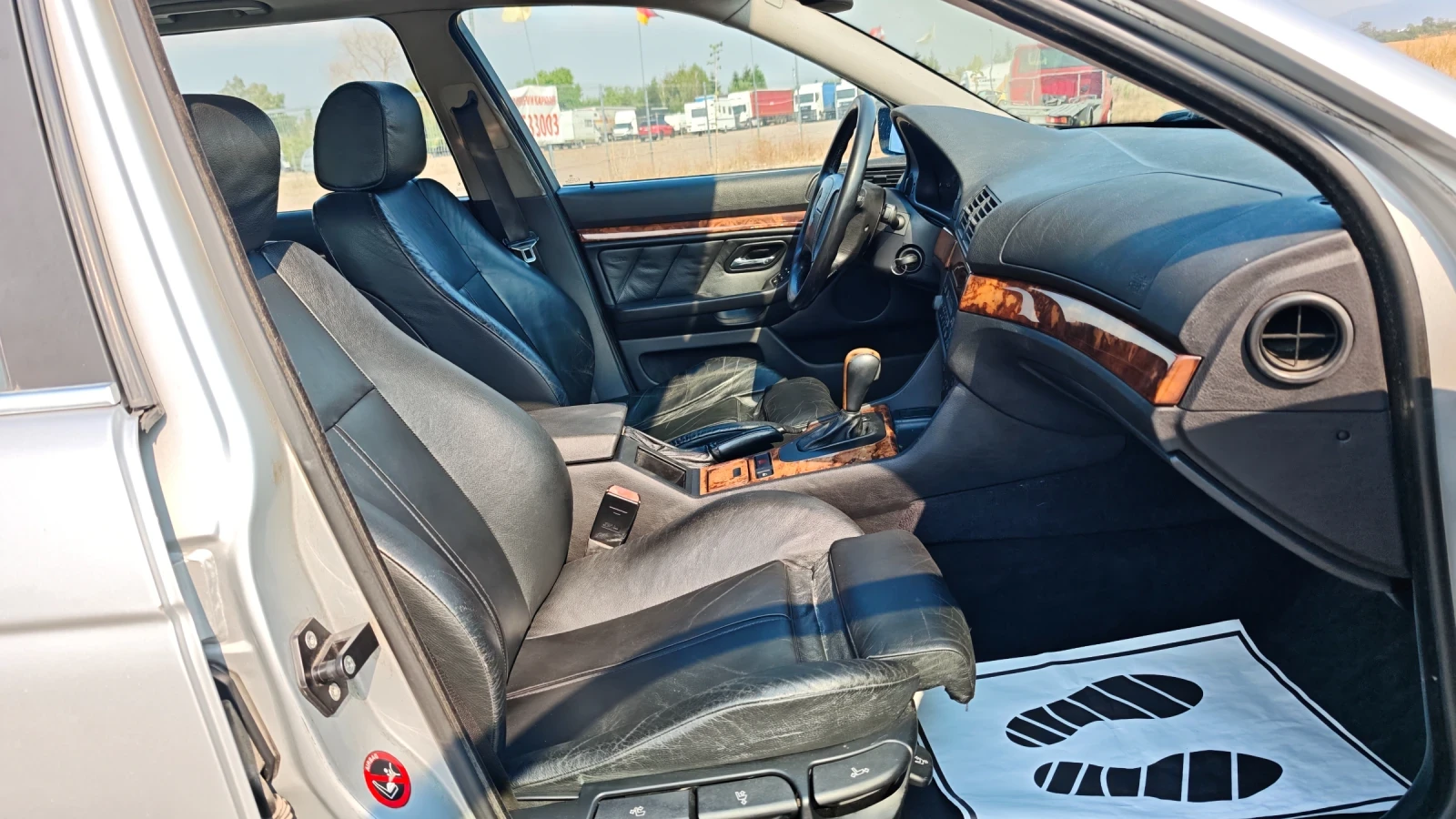 BMW 528 i, снимка 12 - Автомобили и джипове - 55708431