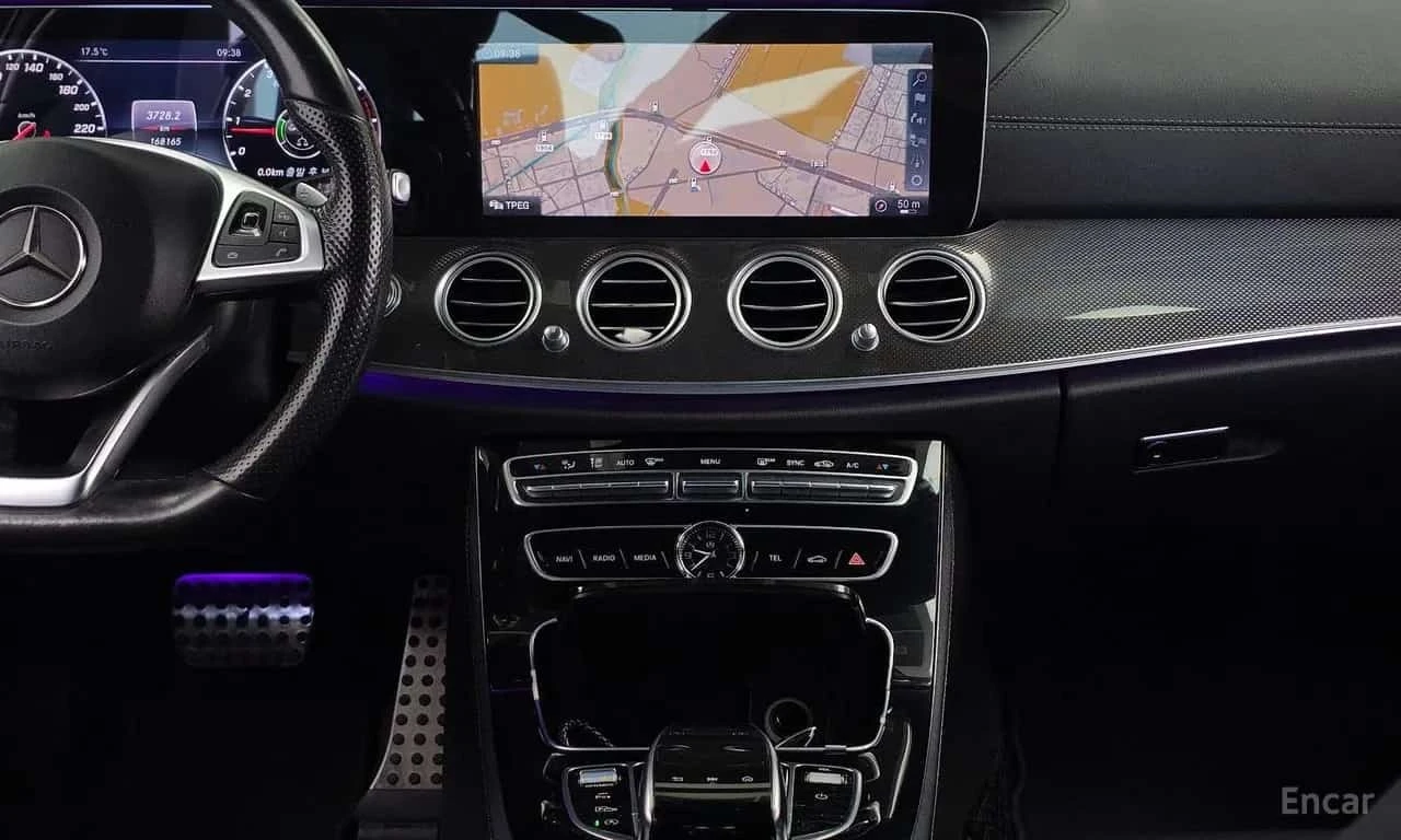 Mercedes-Benz E 300 * E300 4MATIC AMG Line * , снимка 14 - Автомобили и джипове - 56735733