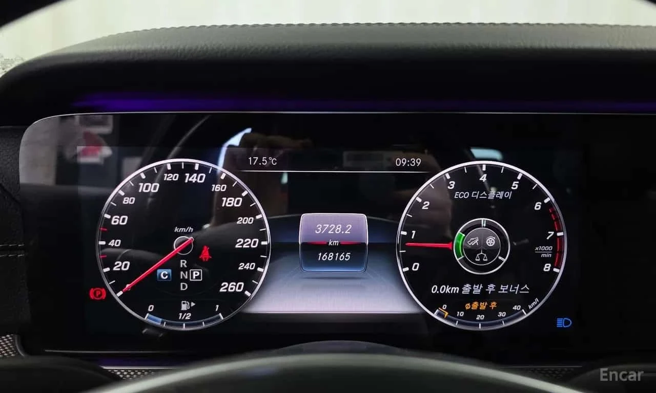 Mercedes-Benz E 300 * E300 4MATIC AMG Line * , снимка 8 - Автомобили и джипове - 56735733