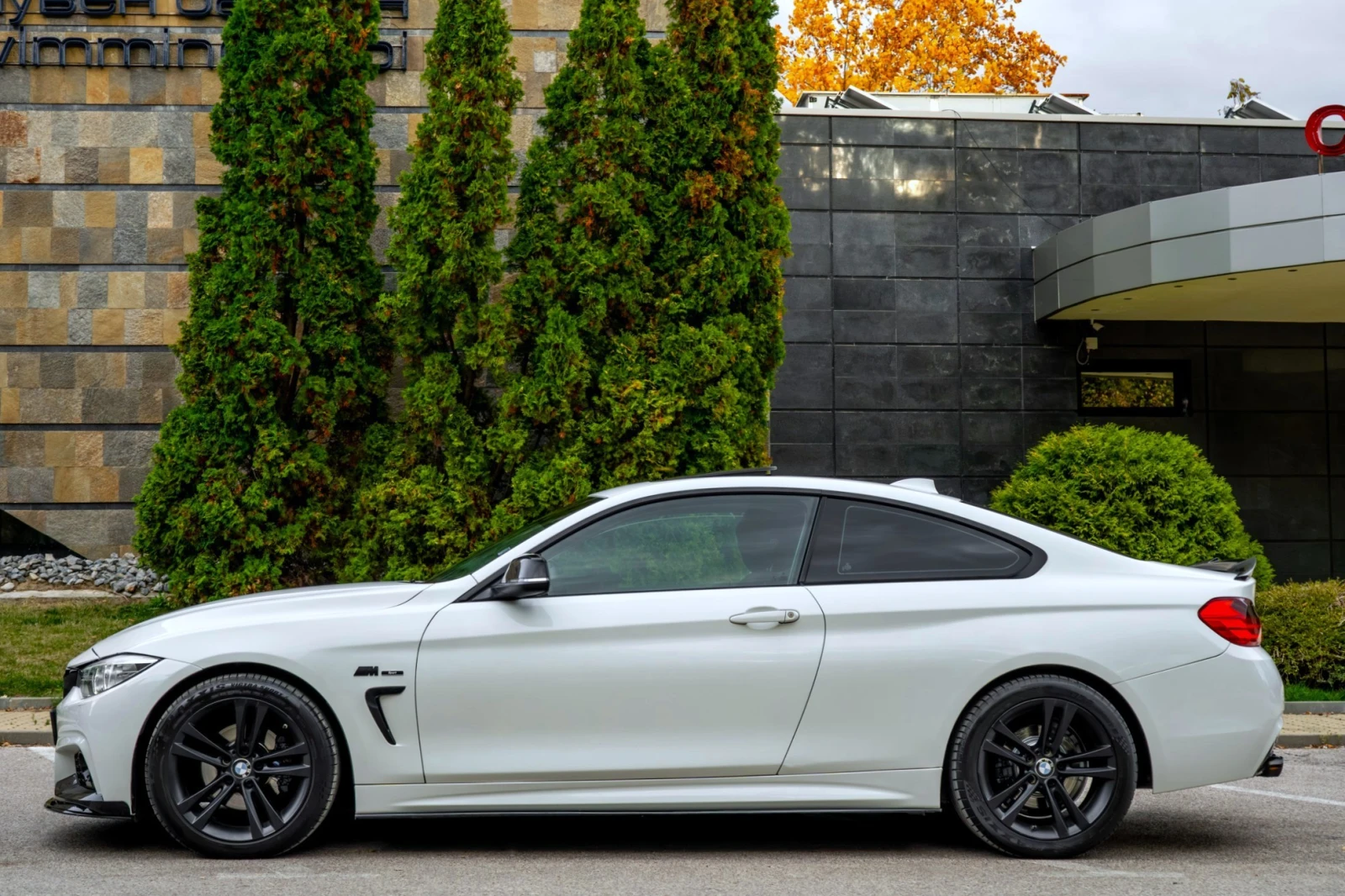 BMW 420 d* M-PERFORMANCE* RED CUT* PIANO BLACK* LED* , снимка 2 - Автомобили и джипове - 56741697