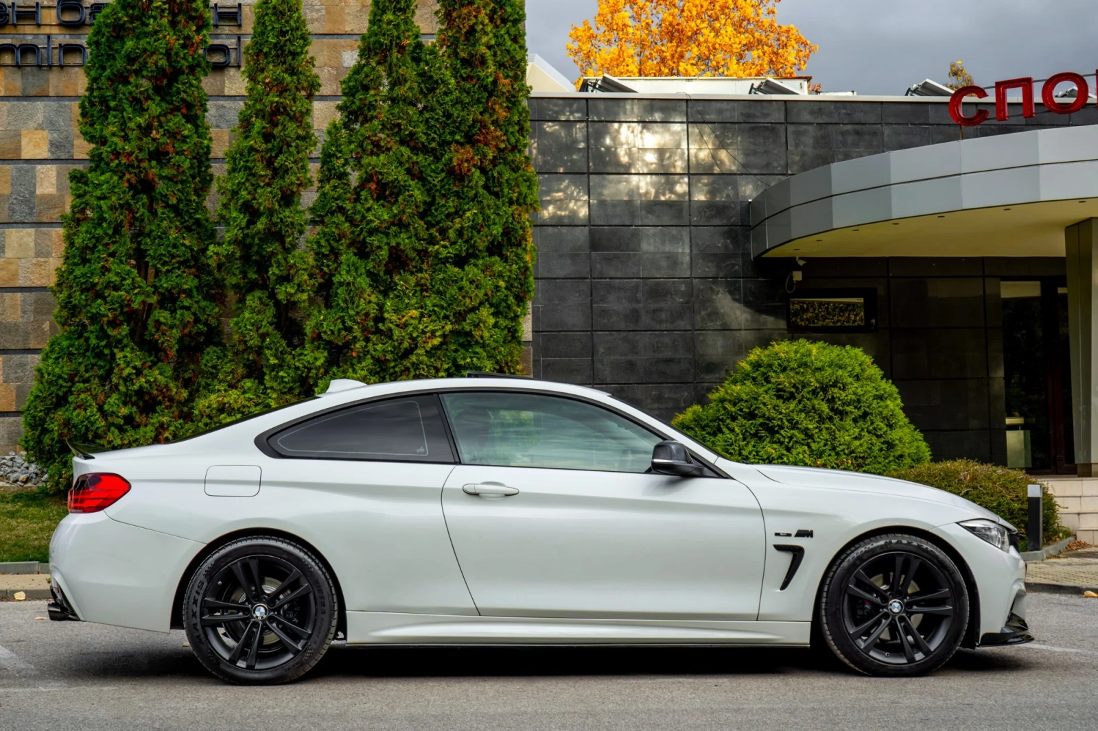 BMW 420 d* M-PERFORMANCE* RED CUT* PIANO BLACK* LED* , снимка 6 - Автомобили и джипове - 56741697