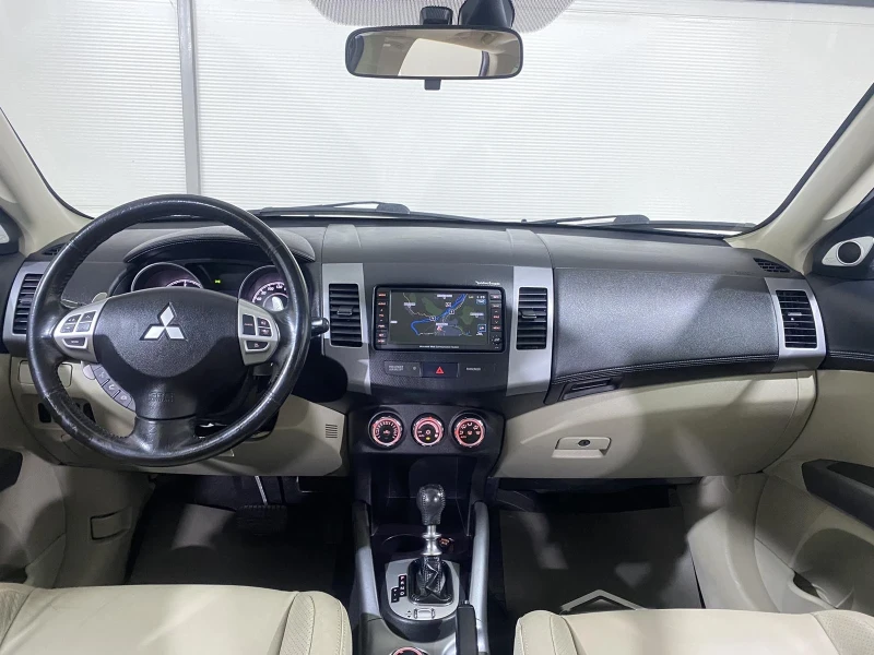 Mitsubishi Outlander 2.2 DI-D * NAVI* CAM* 4x4* AUTO* , снимка 8 - Автомобили и джипове - 47195633