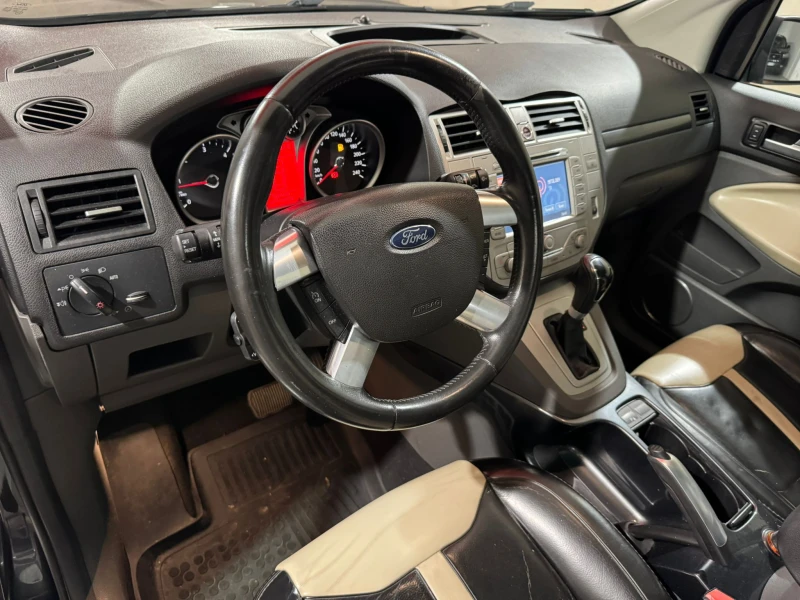 Ford Kuga 2.0D, 163к.с., 4х4, Автомат, Камера, Кожа, Панорам, снимка 8 - Автомобили и джипове - 48034509