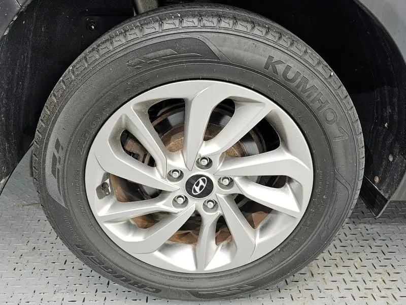 Hyundai Tucson DIESEL 1.7 2WD STYLE, снимка 5 - Автомобили и джипове - 54955821