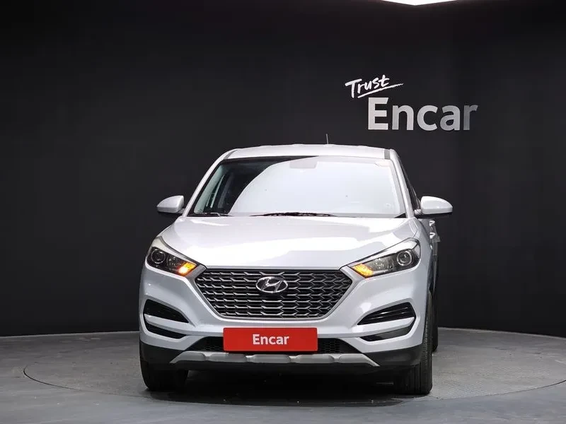 Hyundai Tucson DIESEL 1.7 2WD STYLE, снимка 3 - Автомобили и джипове - 54955821