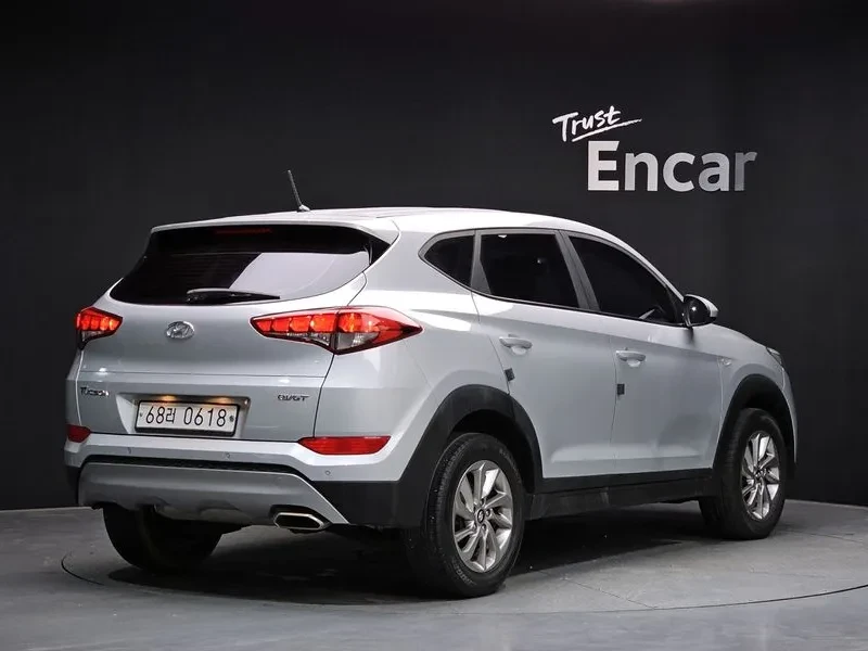 Hyundai Tucson DIESEL 1.7 2WD STYLE, снимка 2 - Автомобили и джипове - 54955821
