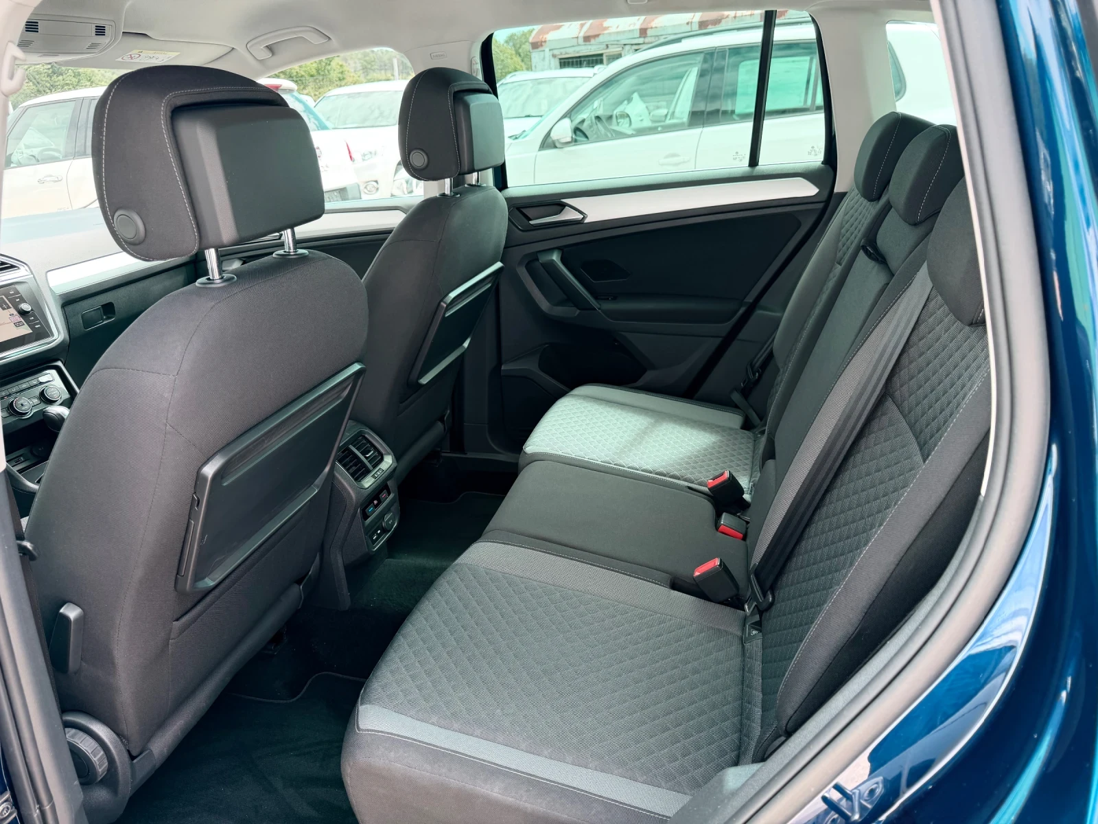VW Tiguan 2.0tdi 150k.c* Digital* Navi* Highline* NOVA* , снимка 8 - Автомобили и джипове - 53179755