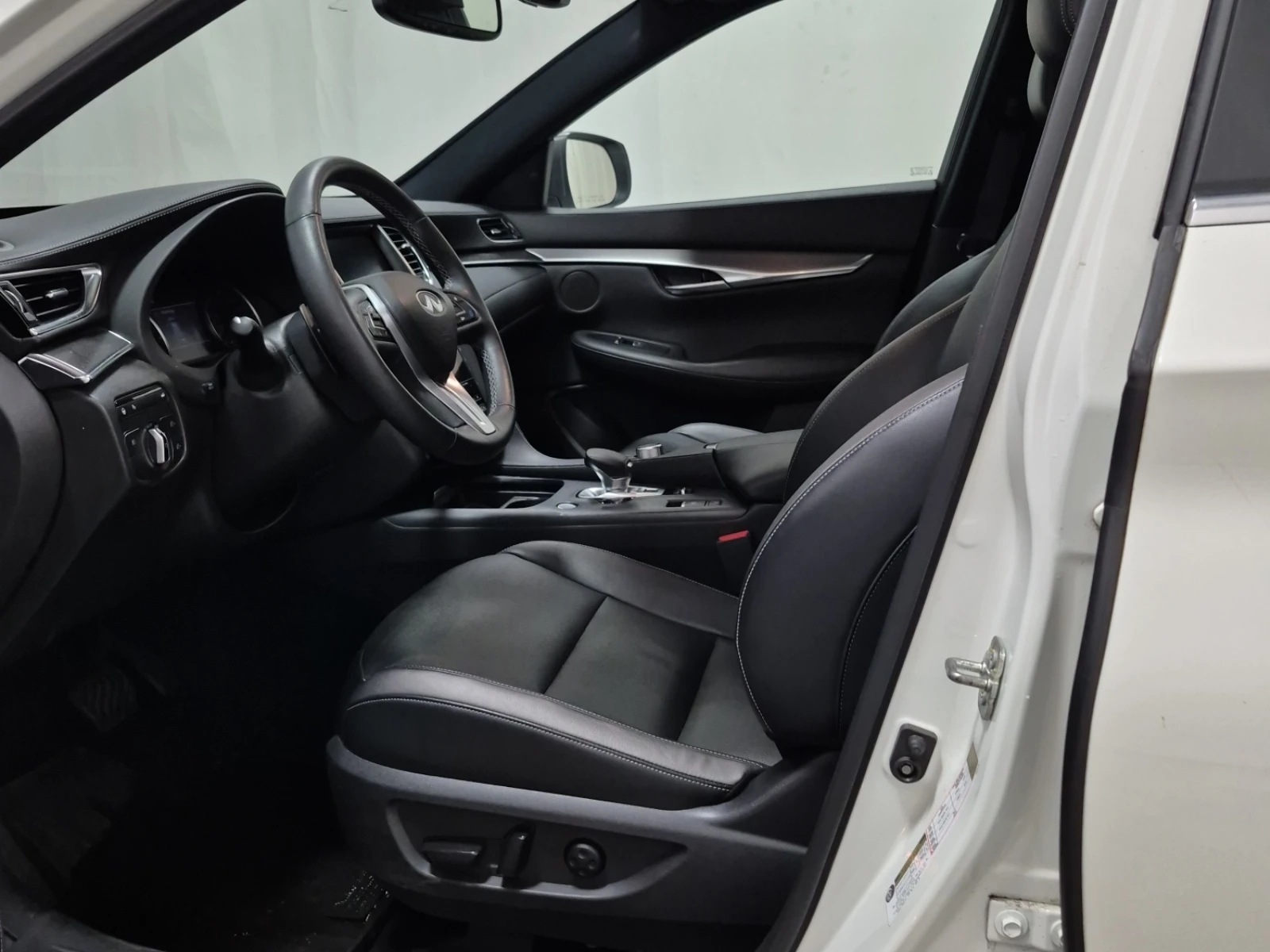 Infiniti QX50 AWD* ПОДГРЕВ* КАМЕРА* CARPLAY* ПАНО* М.ТОЧКА, снимка 9 - Автомобили и джипове - 54428044