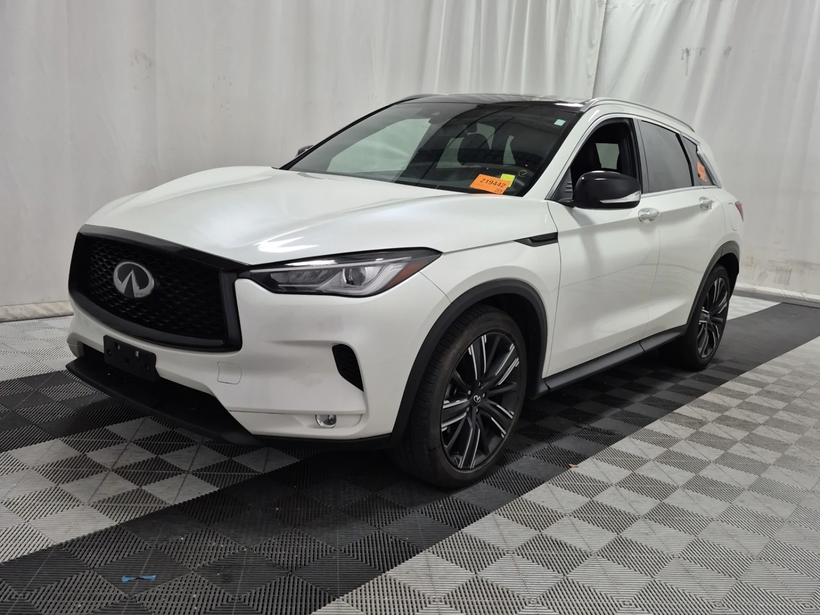 Infiniti QX50 AWD* ПОДГРЕВ* КАМЕРА* CARPLAY* ПАНО* М.ТОЧКА, снимка 2 - Автомобили и джипове - 54428044