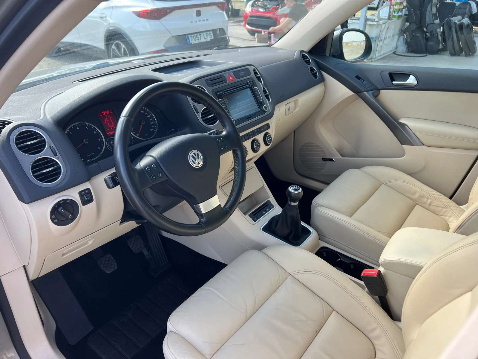 VW Tiguan 1.4TSI-150к.с./ 4х4 / Кожа/ Подгряване/ Панорама, снимка 10 - Автомобили и джипове - 54567513