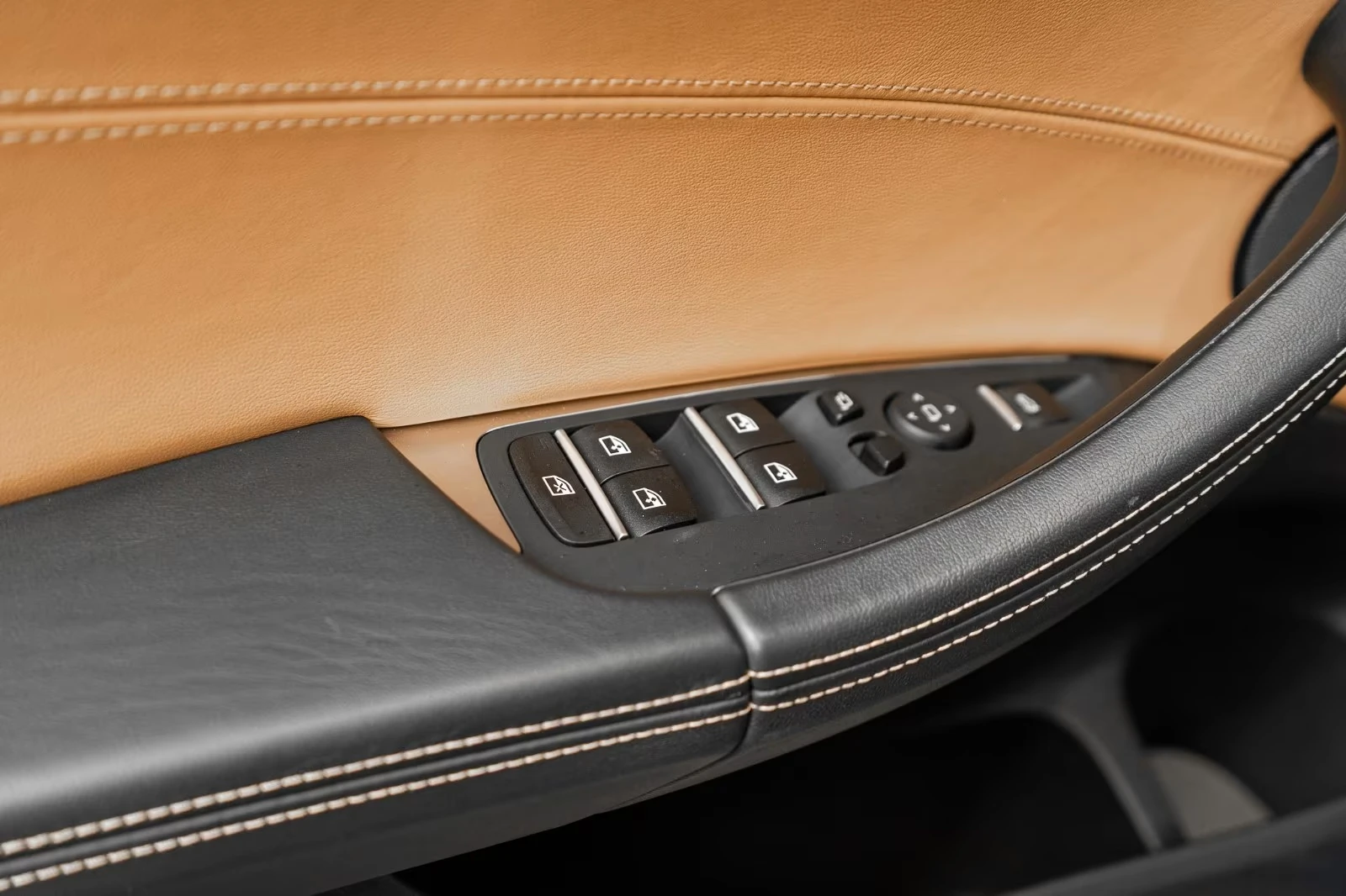 BMW X4 M Competition/Individual/Harman Kardon/360/HUD/LED, снимка 8 - Автомобили и джипове - 55445136