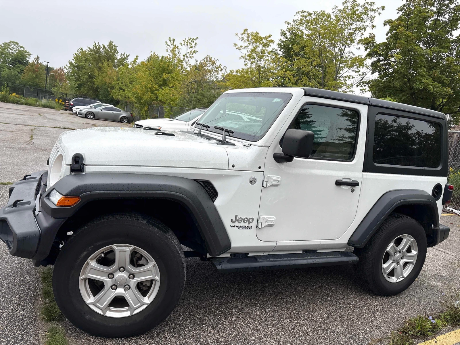 Jeep Wrangler Sport S* CARFAX* АВТОКРЕДИТ БЕЗ ПЪРВОНАЧАЛНА ВНОСК, снимка 2 - Автомобили и джипове - 56132925