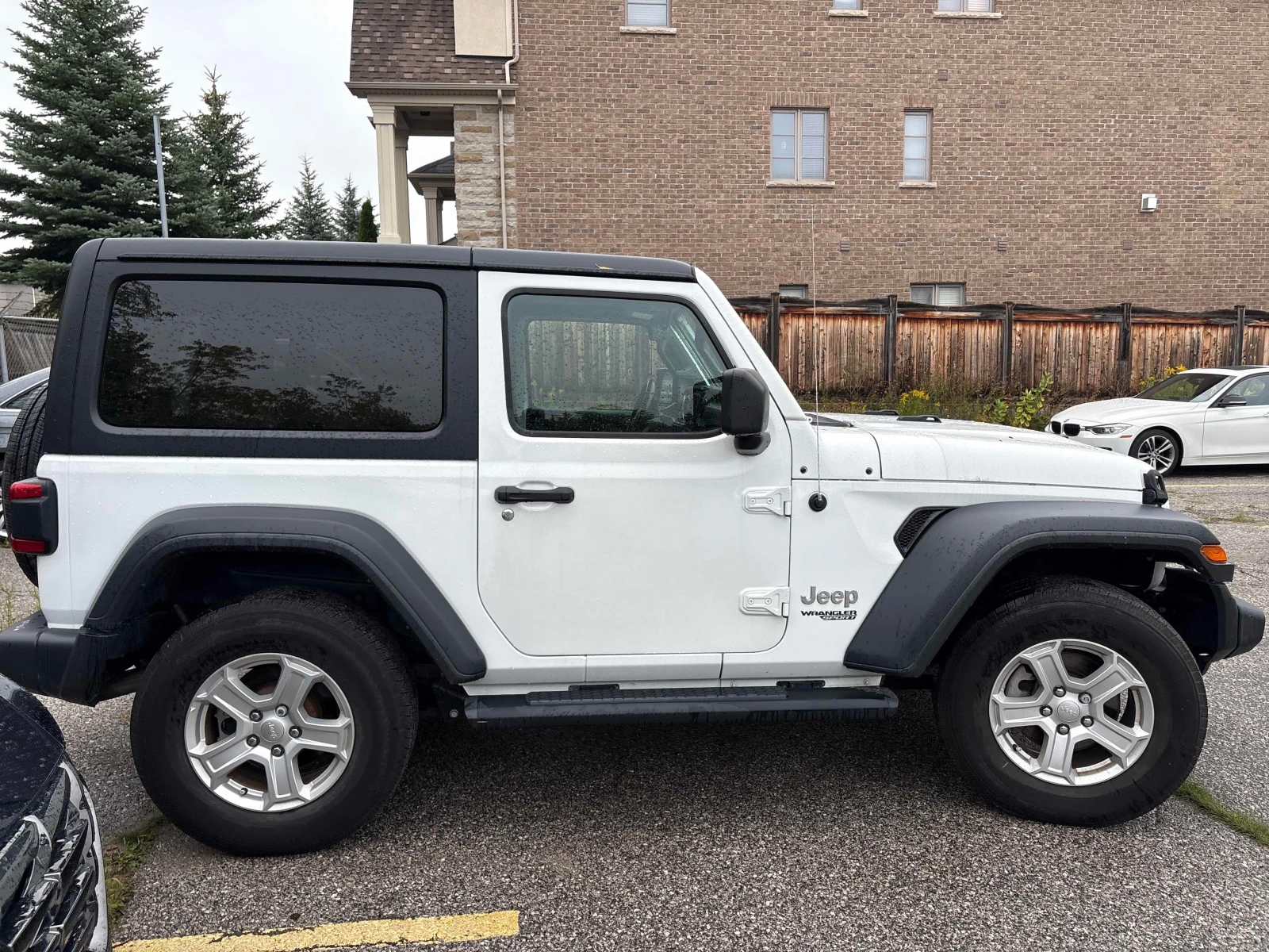Jeep Wrangler Sport S* CARFAX* АВТОКРЕДИТ БЕЗ ПЪРВОНАЧАЛНА ВНОСК, снимка 3 - Автомобили и джипове - 56132925