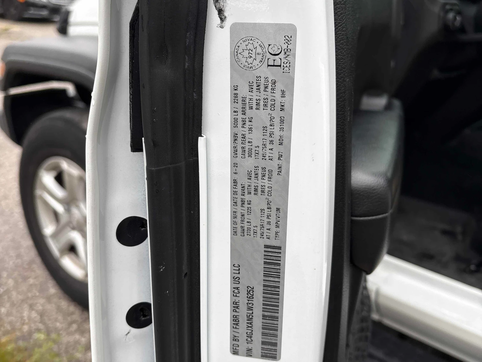 Jeep Wrangler Sport S* CARFAX* АВТОКРЕДИТ БЕЗ ПЪРВОНАЧАЛНА ВНОСК, снимка 10 - Автомобили и джипове - 56132925