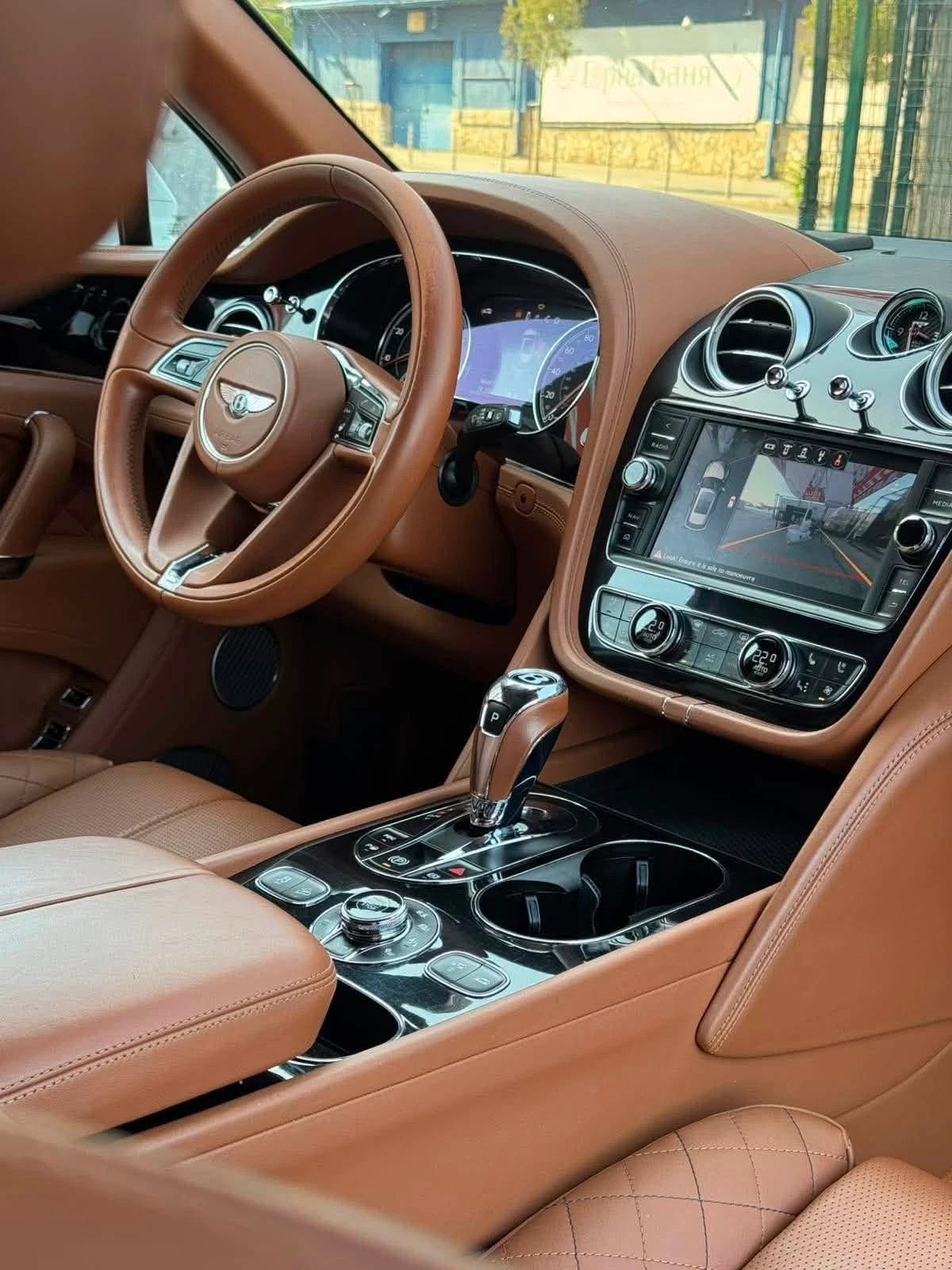 Bentley Bentayga, снимка 5 - Автомобили и джипове - 56725363