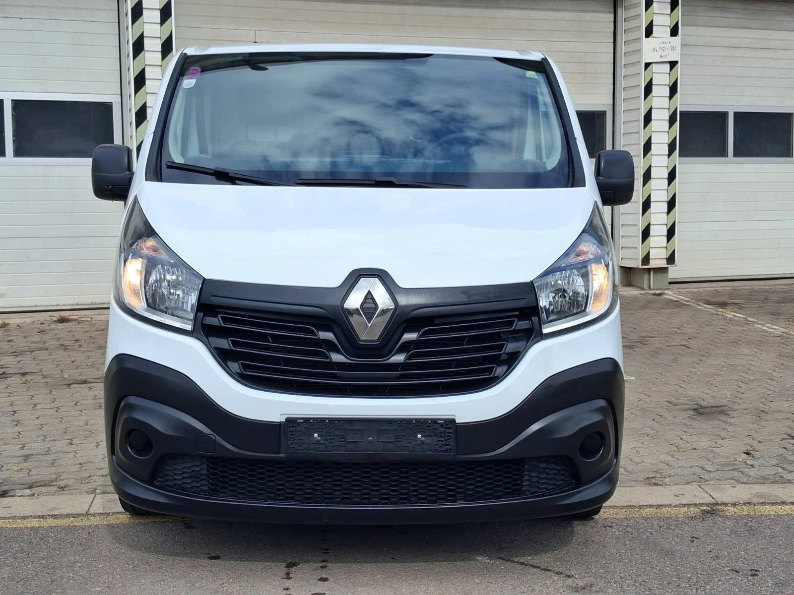 Renault Trafic 1.6dci Bi Turbo 141000km, снимка 2 - Бусове и автобуси - 56272687