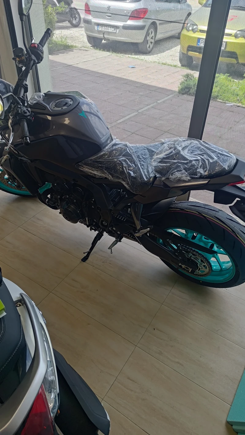 Yamaha Mt-09 2024г 2000 км, снимка 5 - Мотоциклети и мототехника - 52288672
