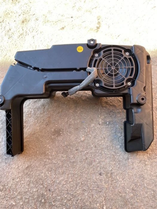 Бас колона буфер Bang Olufsen 8k9035382b Audi a4 a5 q5