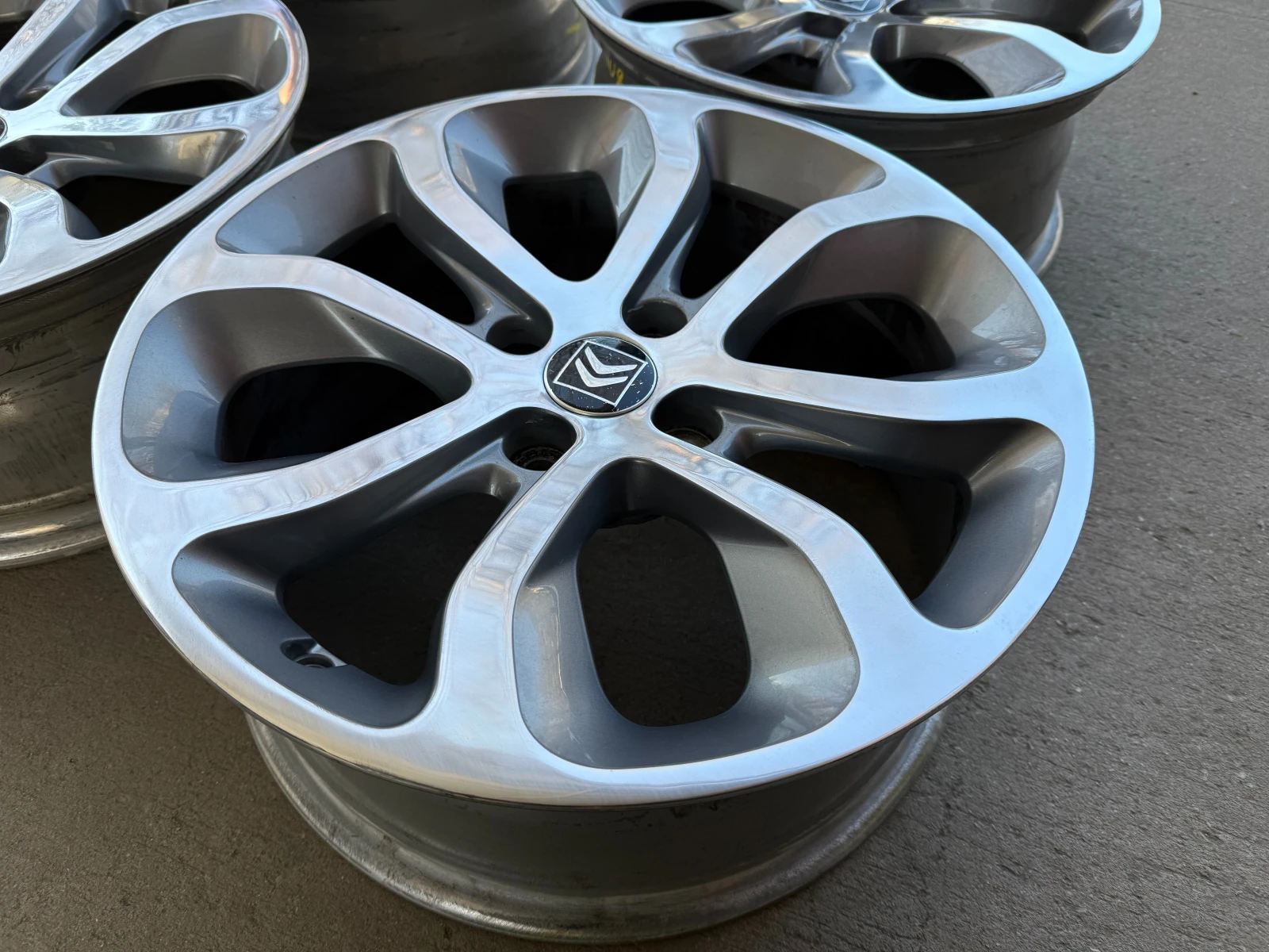 Джанти, снимка 6 - Гуми и джанти - 53836776