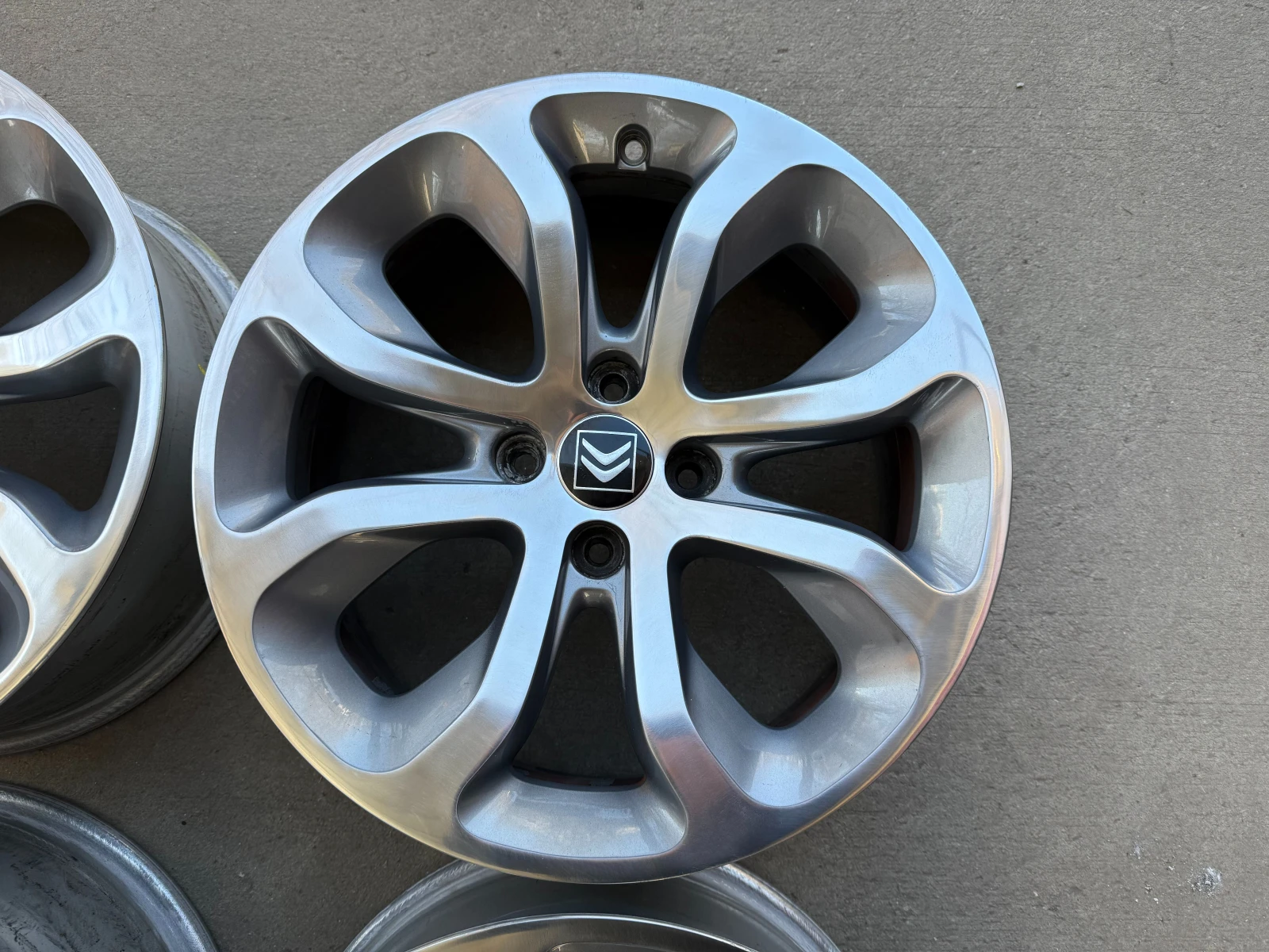 Джанти, снимка 4 - Гуми и джанти - 53836776