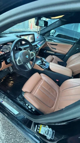 BMW 550 xDrive/ДИСТРОНИК/ОБДУХВАНЕ/360 CAM/ШИБИДАХ - 38550 € / 75397.25 лв. - 36434593 6