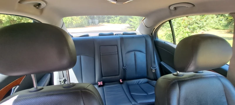 Mercedes-Benz E 200, снимка 11 - Автомобили и джипове - 51919311