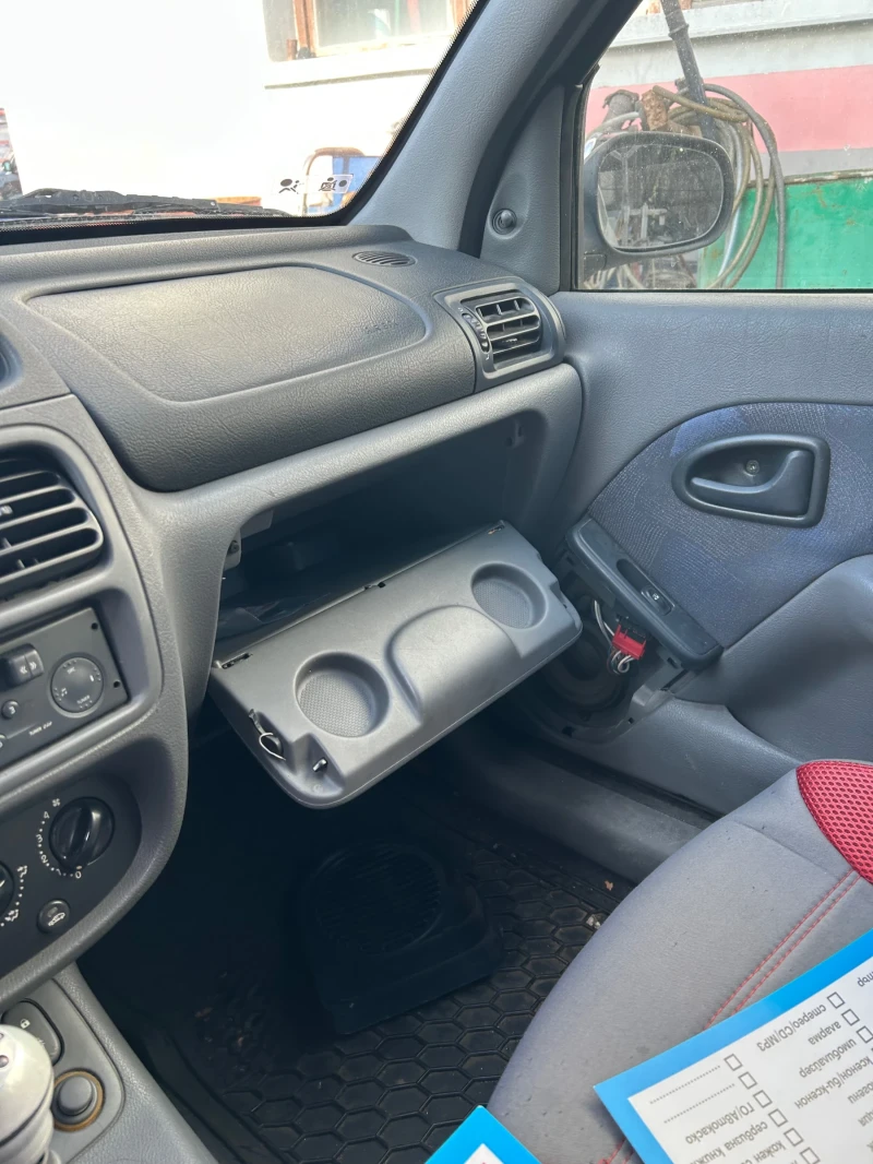 Renault Clio, снимка 6 - Автомобили и джипове - 52828714