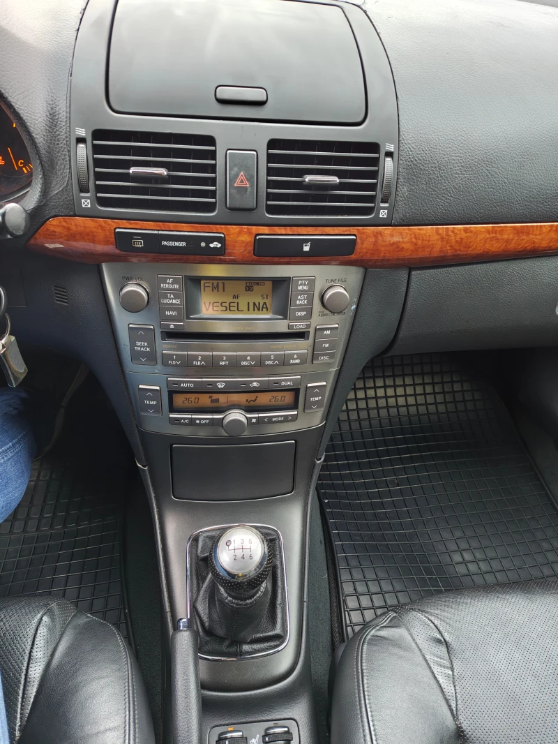 Toyota Avensis 2.2 D4D, снимка 15 - Автомобили и джипове - 53539383