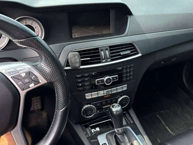 Mercedes-Benz C 300 4MATIC * FULL AMG PACK* ПОДГРЕВИ* ПАНОРАМА* КАМЕРА, снимка 9 - Автомобили и джипове - 55373534