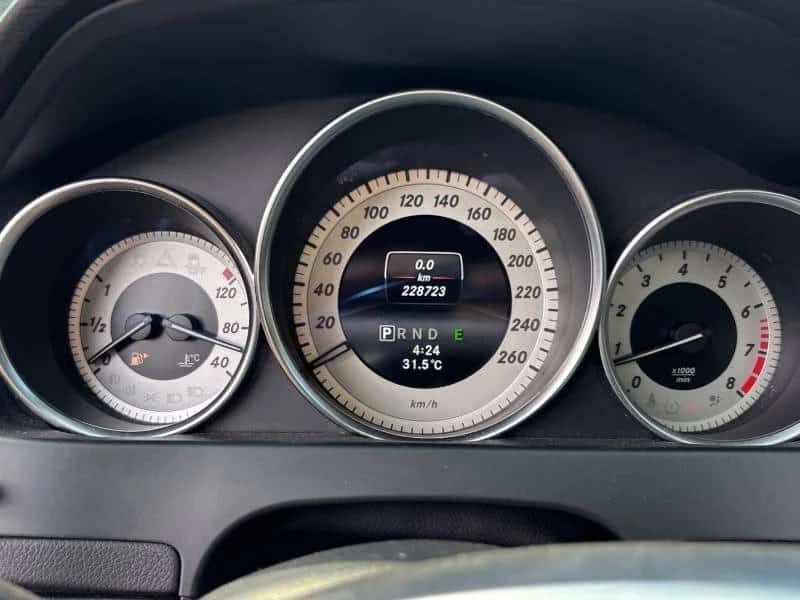 Mercedes-Benz C 300 4MATIC * FULL AMG PACK* ПОДГРЕВИ* ПАНОРАМА* КАМЕРА, снимка 10 - Автомобили и джипове - 55373534
