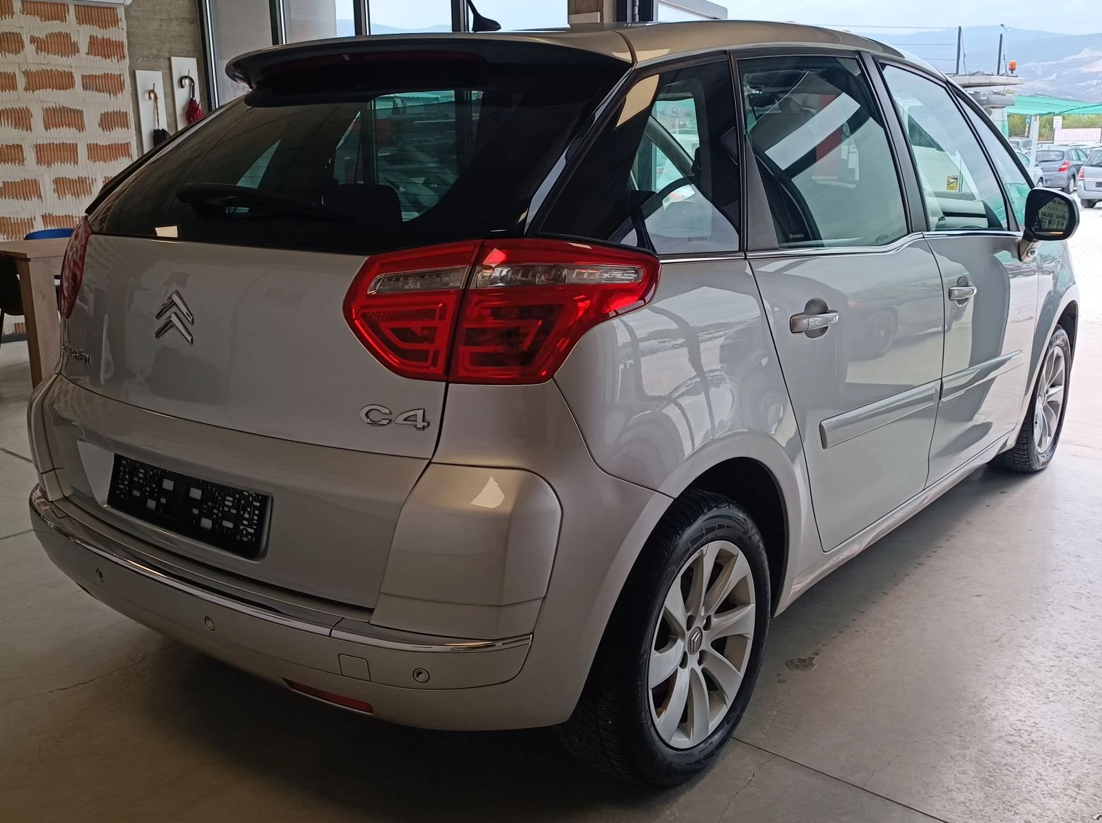 Citroen C4 Picasso 1.6 Бензин - изображение 4