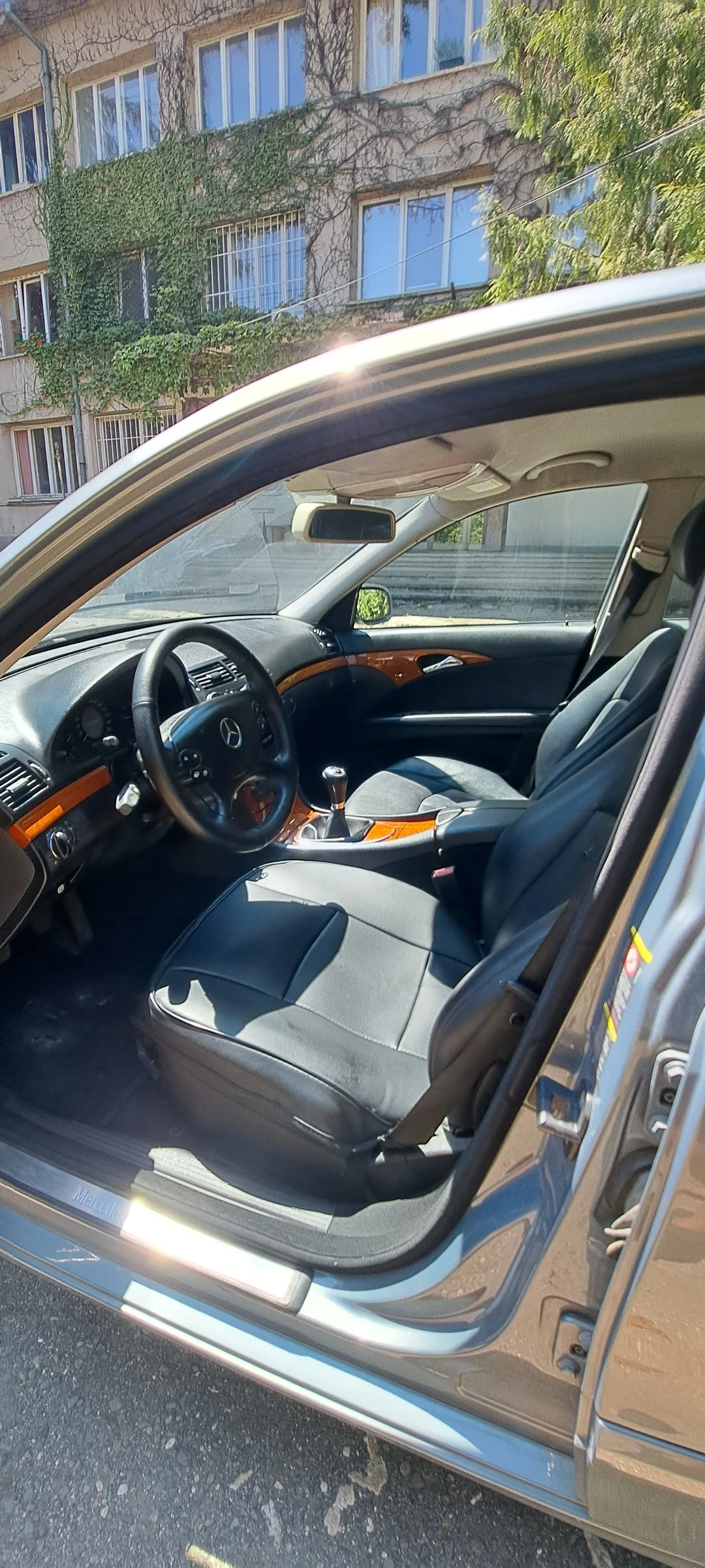 Mercedes-Benz E 200  - изображение 8