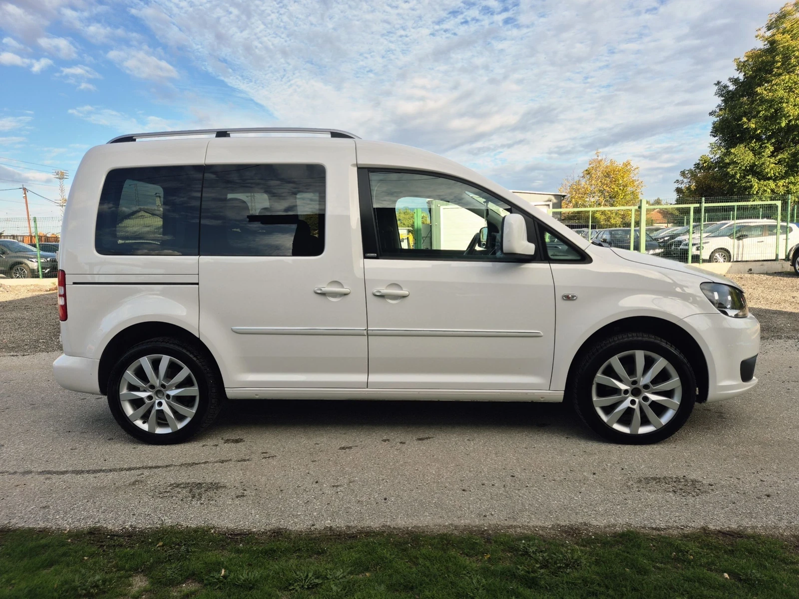 VW Caddy 1.6tdi DSG iCup | Mobile.bg — изображение 4
