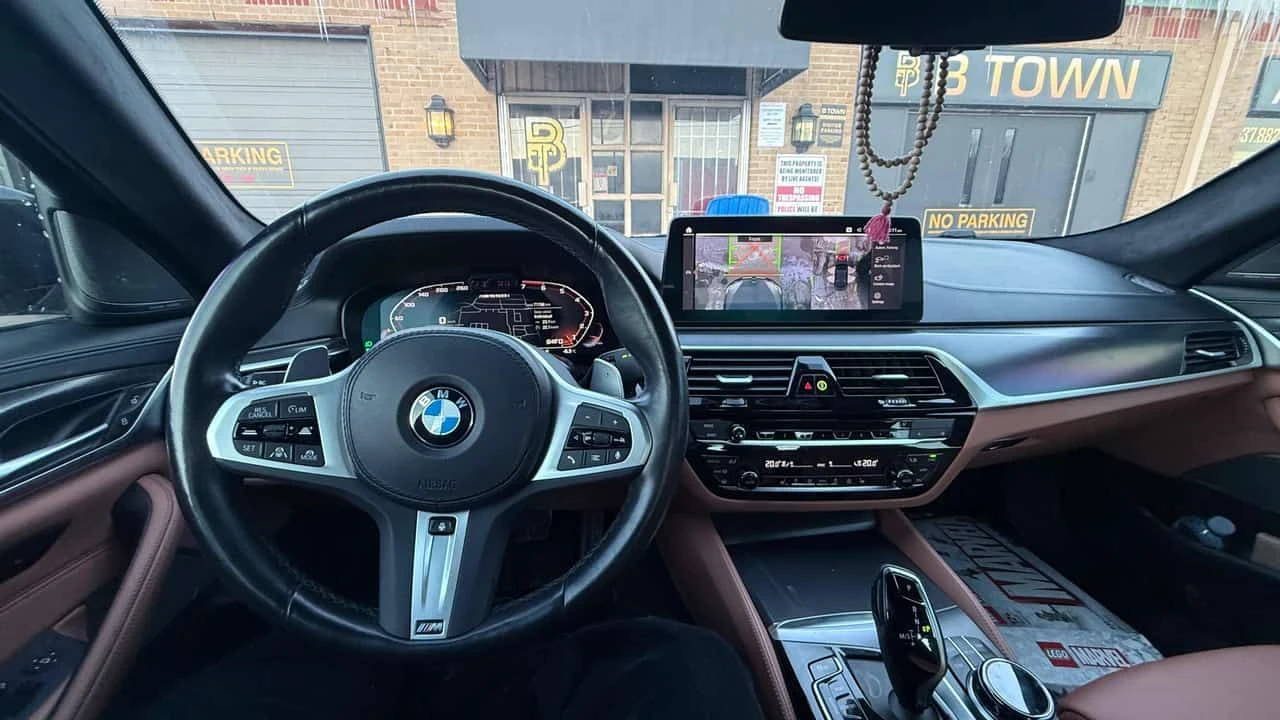 BMW 550 xDrive/ДИСТРОНИК/ОБДУХВАНЕ/360 CAM/ШИБИДАХ - изображение 8